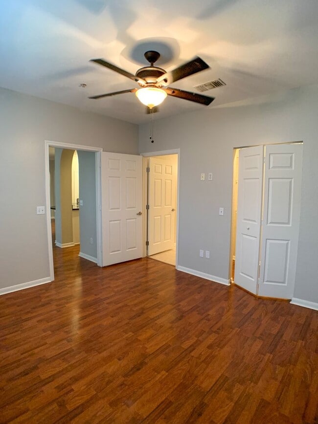 Building Photo - New listing 2/2 with pool view