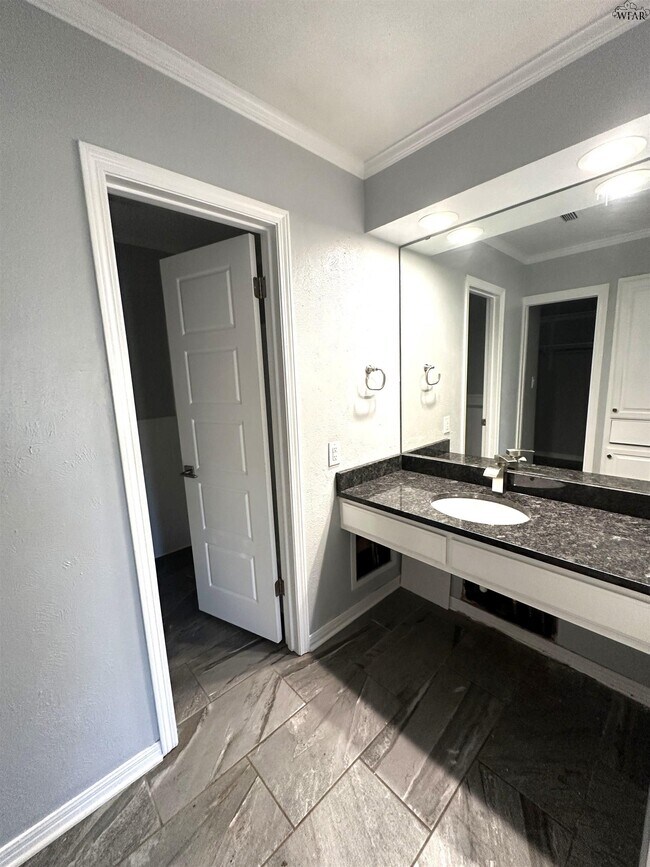 Building Photo - 4513 Martinique