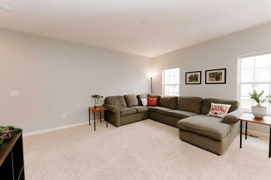 Building Photo - 3297 Cres Falls Way