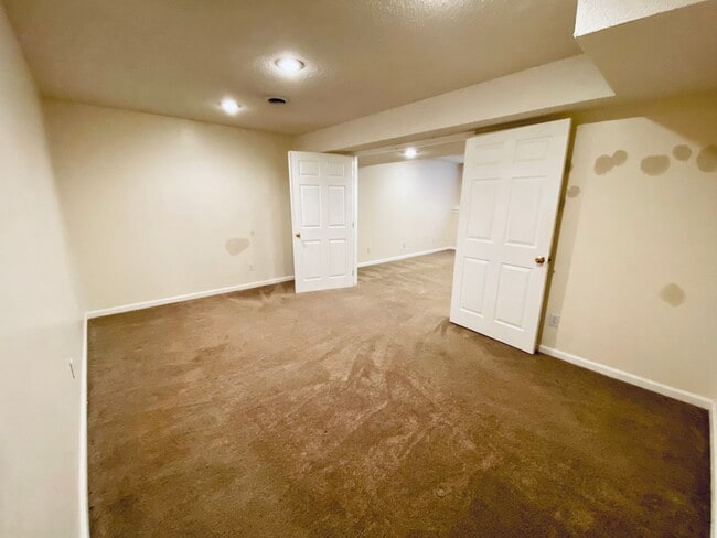 Building Photo - {8514}  Village of Kensington + Finished B...