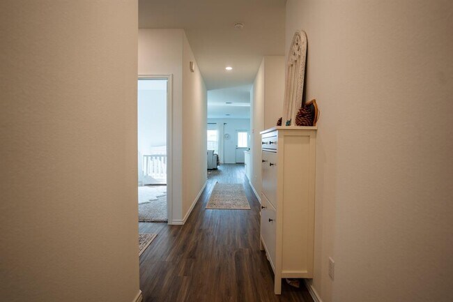 Building Photo - 208 Prairie Dog Town Dr