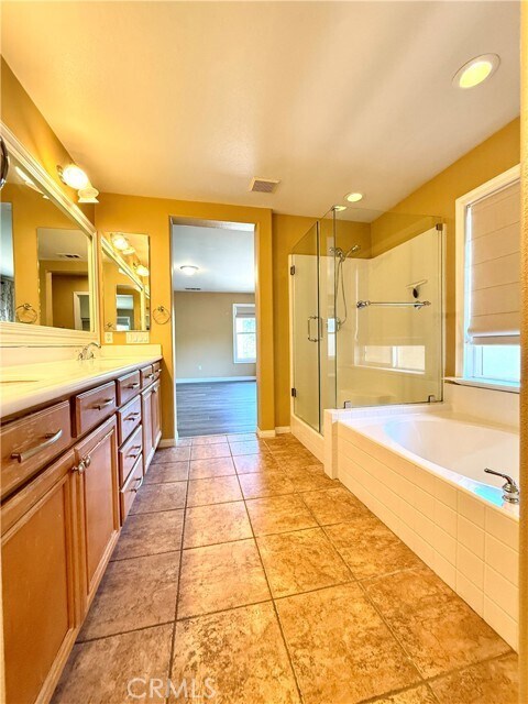 Building Photo - 1319 Jacaranda Cir