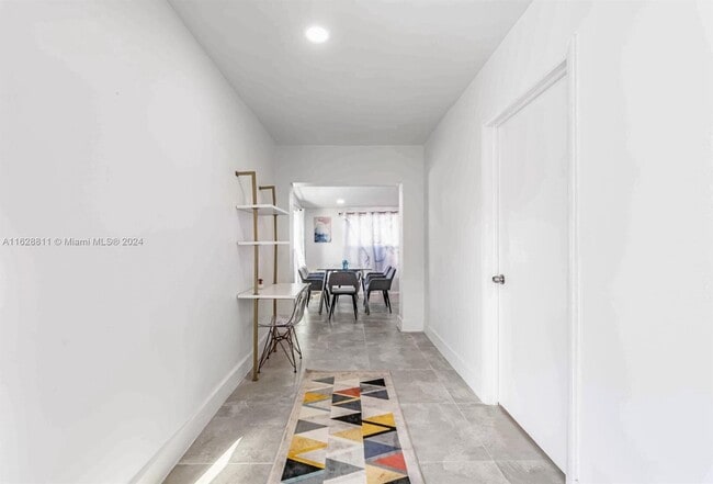 Building Photo - 1612 NE 16th Ave