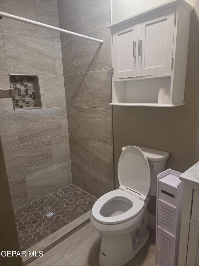 Building Photo - 15000 Ashford St