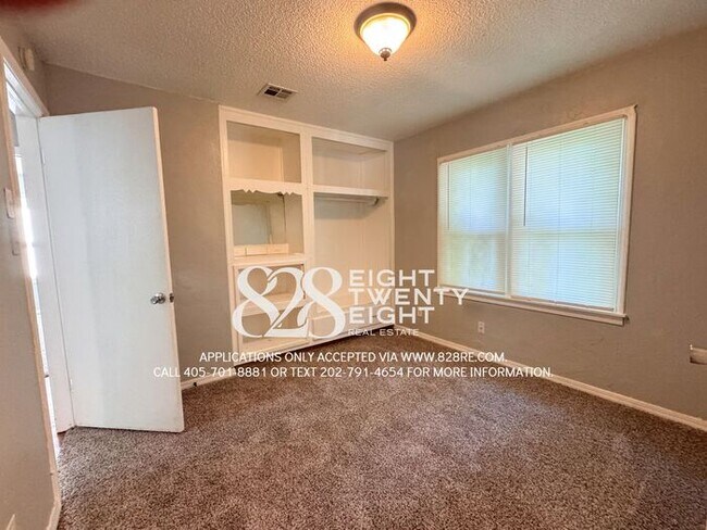 Building Photo - 1/2 OFF 1ST MONTH'S RENT! 3 Bed/1 Bath Single Family Home Available Now! Within 5 miles of TAFB!