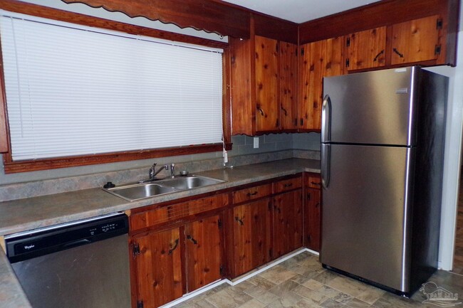 Building Photo - 4639 Santa Rosa Dr