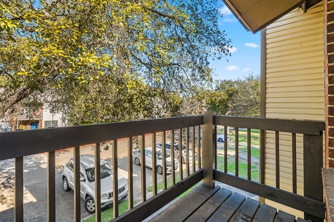 Building Photo - River Crossing ATX - Townhome - 2bd/2.5ba - W/D - Close to Downtown - $1395