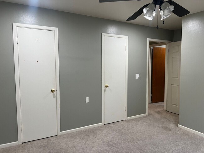 Building Photo - 3 bed 2 bath Move In Ready!