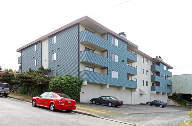 Primary Photo - Greenwood Arms Condominiums