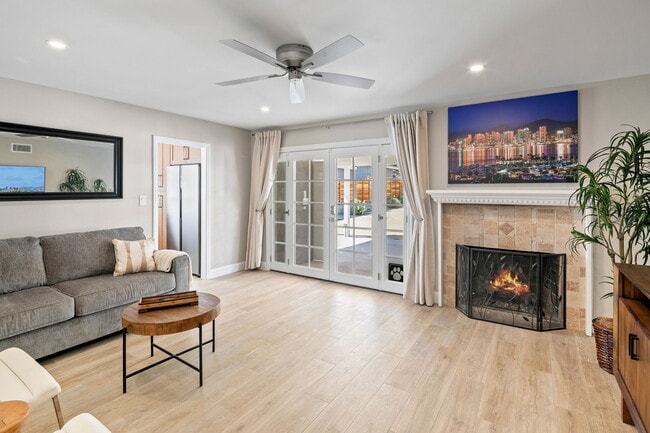 Building Photo - 1648 El Prado Ave