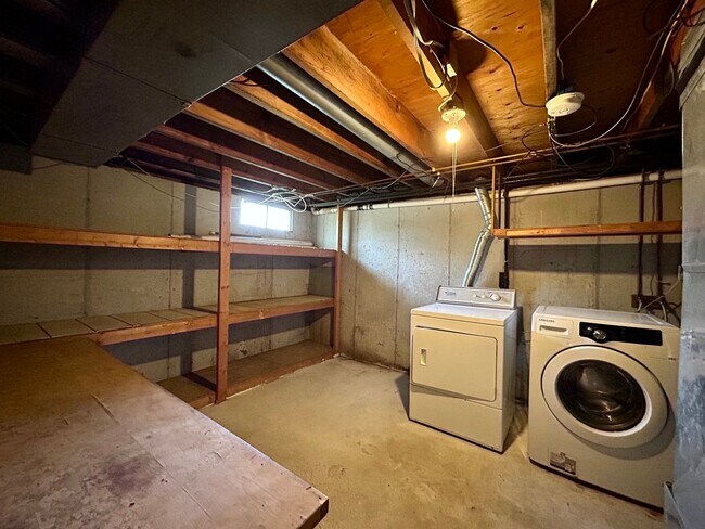 Building Photo - Countrywood Court SE 4544-4546