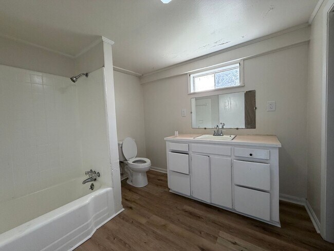 Building Photo - 918 Darlington Way SW