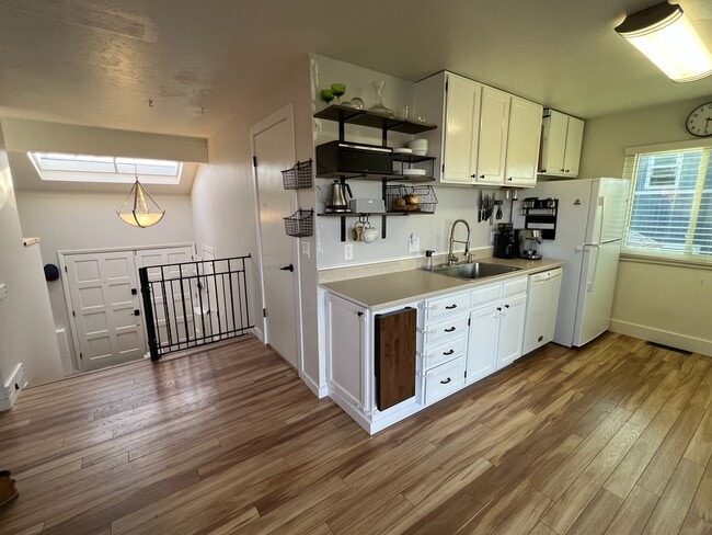 Building Photo - 206 Cypress Cir