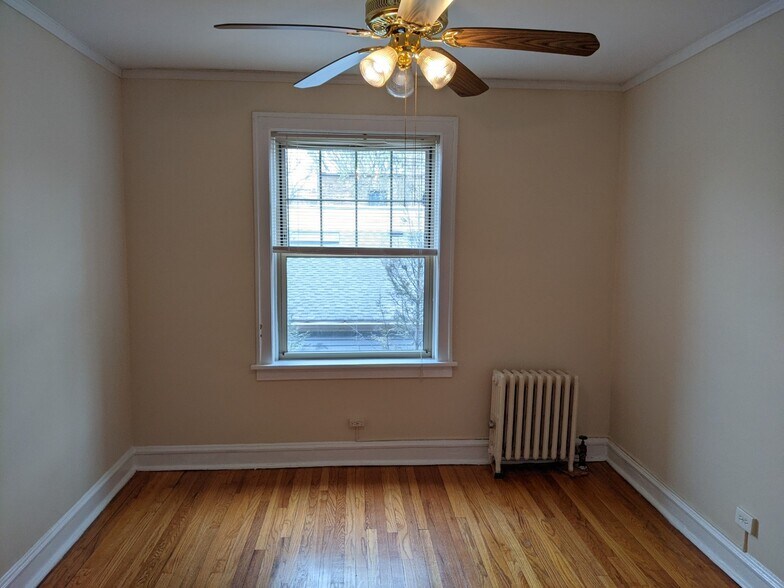 Building Photo - 914 Crain St
