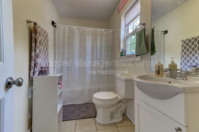 Building Photo - 35 Ashton St