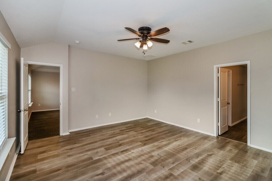 Building Photo - 8102 Rose Petals Ln