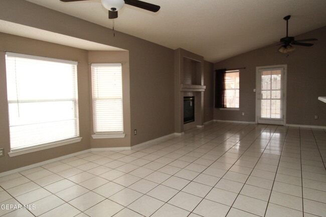 Building Photo - 14032 Lago Seco Dr