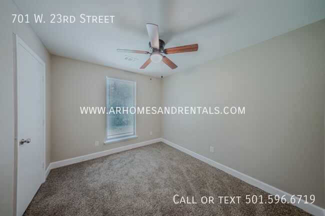 Building Photo - 701 W 23rd St