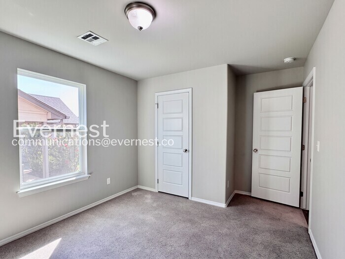 Building Photo - 3616 E Rockport St