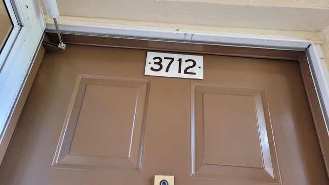 Building Photo - 3712 N University Dr