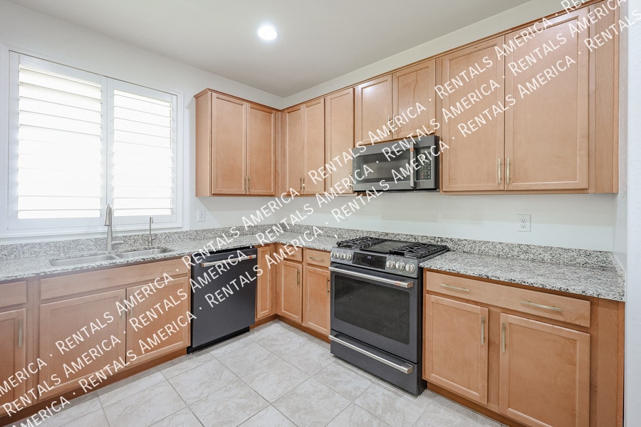 Building Photo - 13487 N 174th Ave