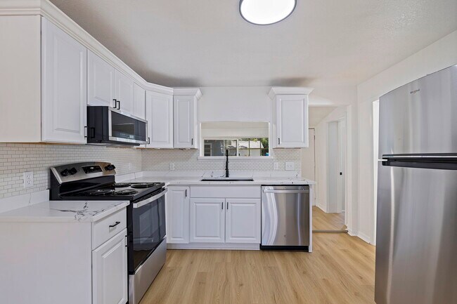 Building Photo - 2710 22nd Ave S