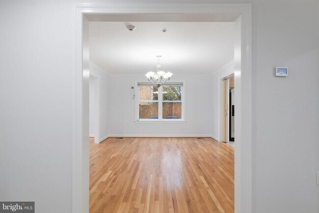 Building Photo - 711 Lamberton Dr