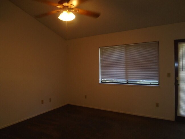 Building Photo - CAMPUS PARK! APPLICATION PENDING!