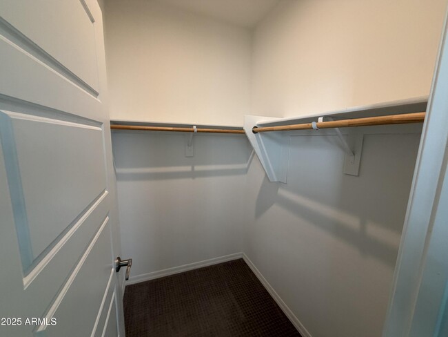 Building Photo - 1322 E Gemini Pl