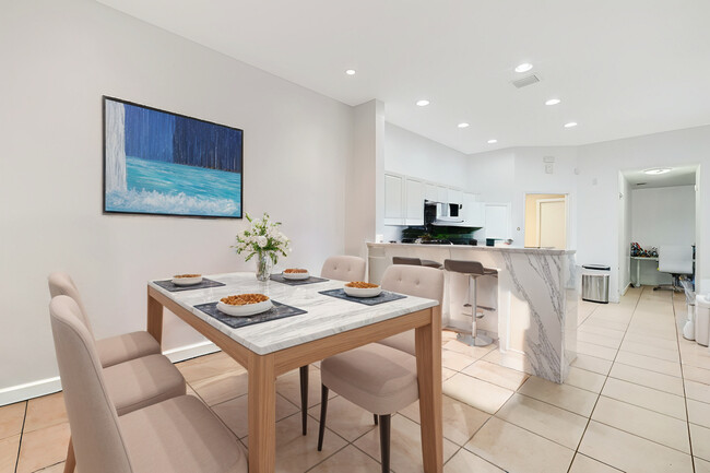 Building Photo - 1394 Harbor View W