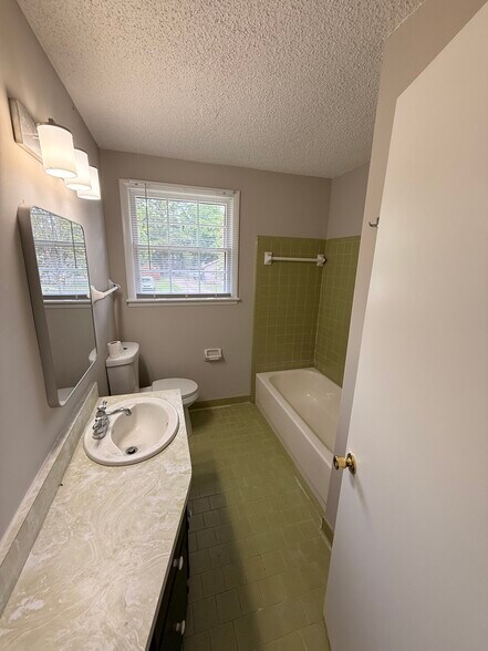 Building Photo - 4923 Barella Dr