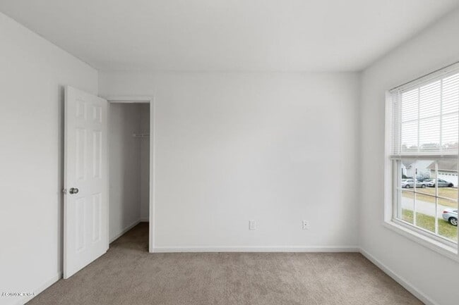 Building Photo - 147 Harvest Moon Dr