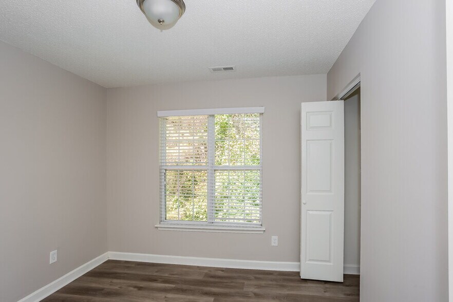 Building Photo - 5511 Chasewind Dr