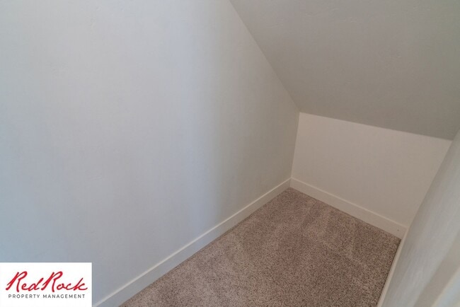 Building Photo - Pet Friendly 4 Bedroom Little Valley Home ...