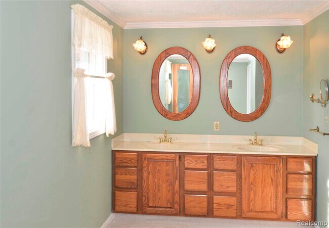 Building Photo - 8152 Fairfield Cir