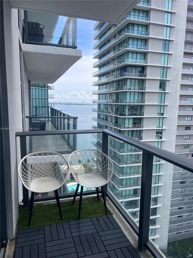 Building Photo - 501 NE 31st St