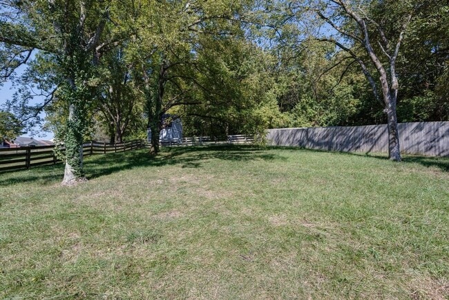 Building Photo - Dream home in the heart of Belle Meade, located on a private dead-end street!