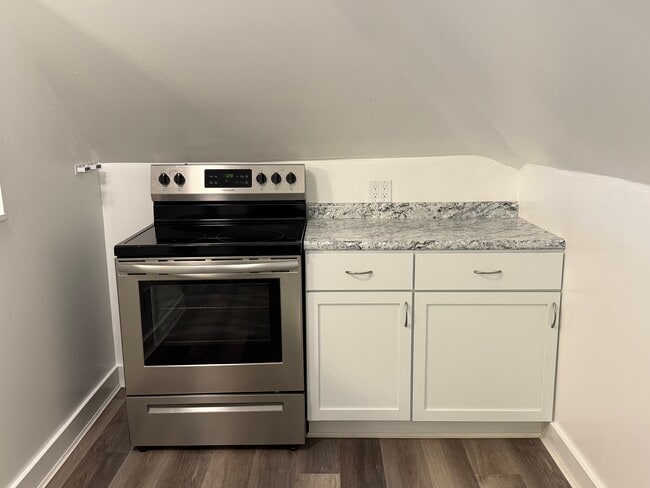 Building Photo - 1117 N B St