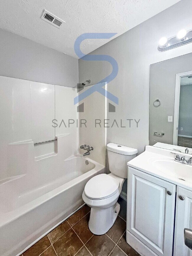 Building Photo - 2033 Charter Manor