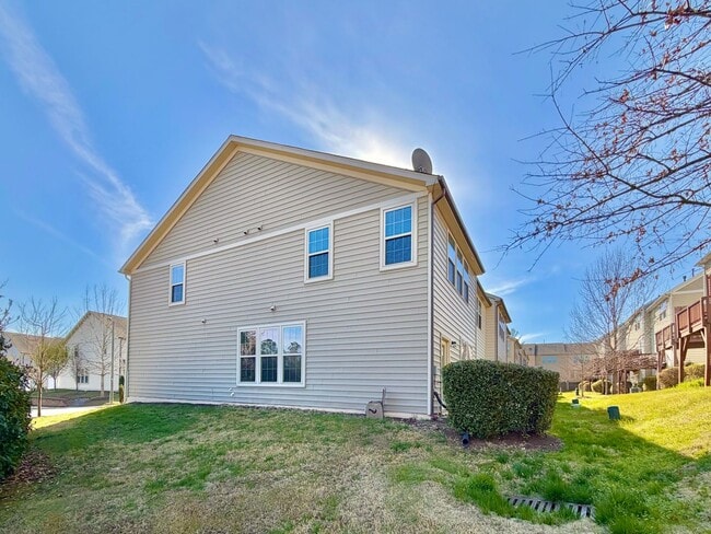 Building Photo - Updated 3BR Townhome | Community Pool, Gym, Pickleball, & Tennis Courts | Easy RTP Access