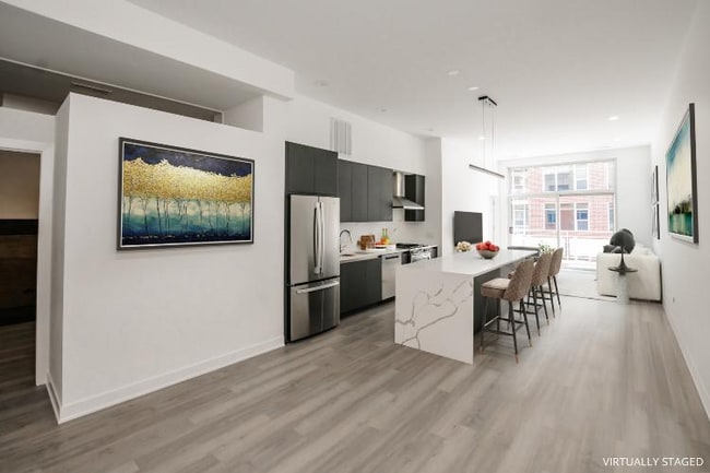 Building Photo - 939 W Madison St