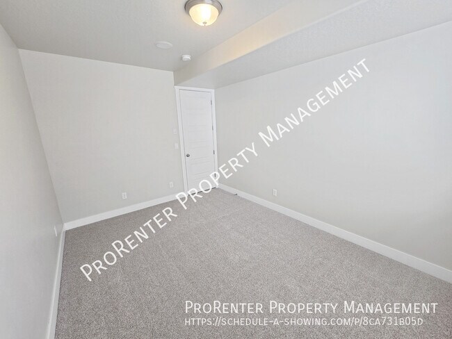 Building Photo - 1308 E Maple Way