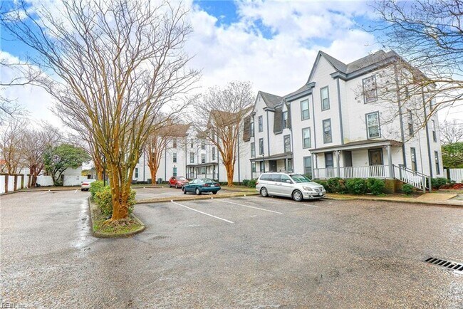 Building Photo - Updated 2 Bedroom Unit!