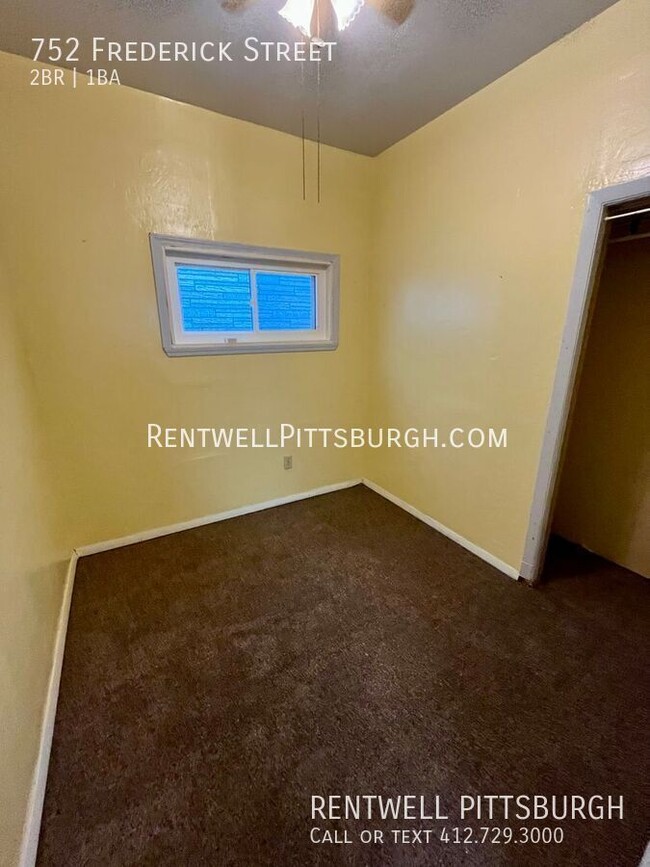 Building Photo - 2 Bedroom Home in McKees Rocks