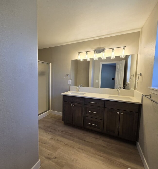 Building Photo - Single level, 3 Bedroom, 2 Bath House on c...