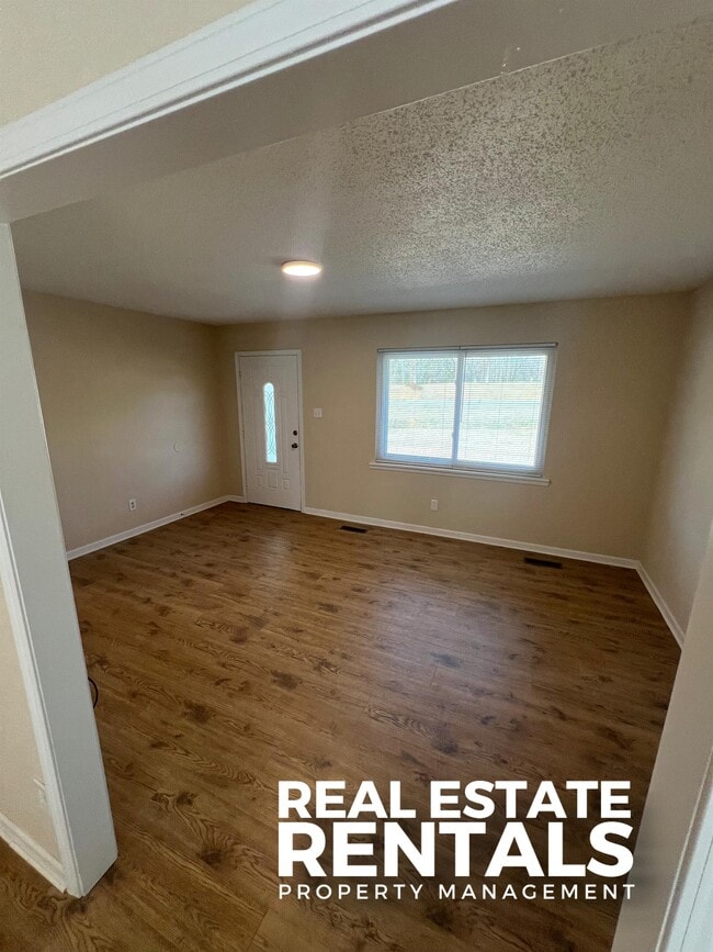 Building Photo - 4580 Rainbow Dr