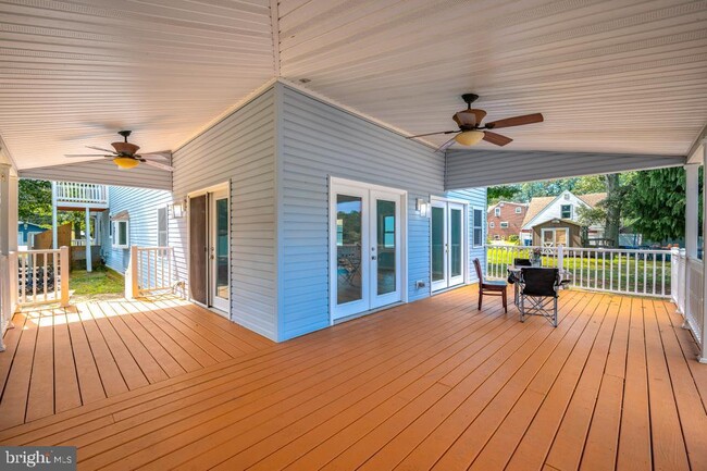 Building Photo - 3614 Lakeside Dr