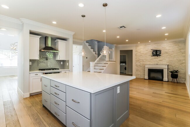 Building Photo - 7808 Abbington Way
