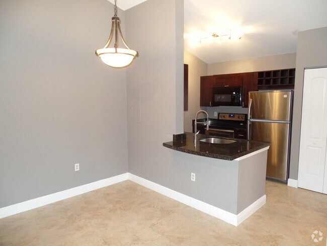 Building Photo - 2820 N Oakland Forest Dr