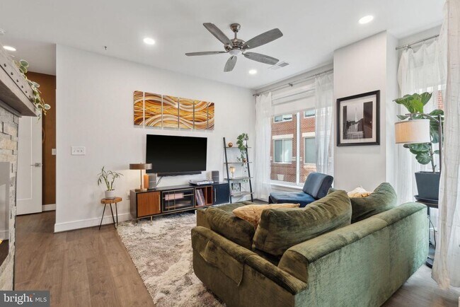 Building Photo - 625 Slaters Ln
